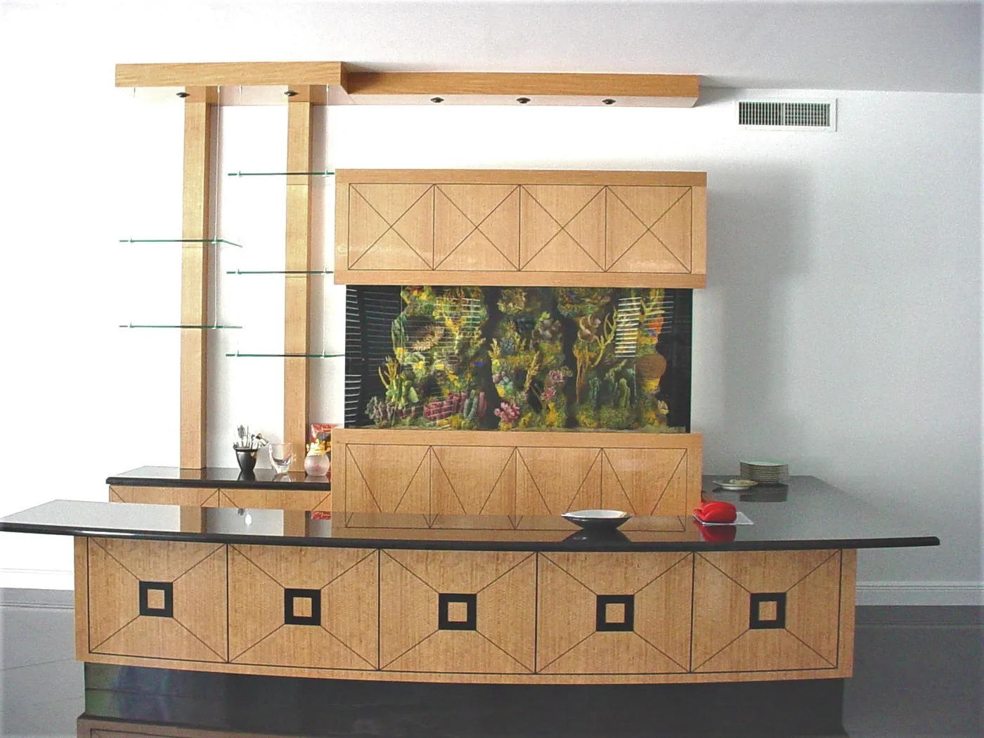 Living Reef vs. Synthetic Reef Aquariums