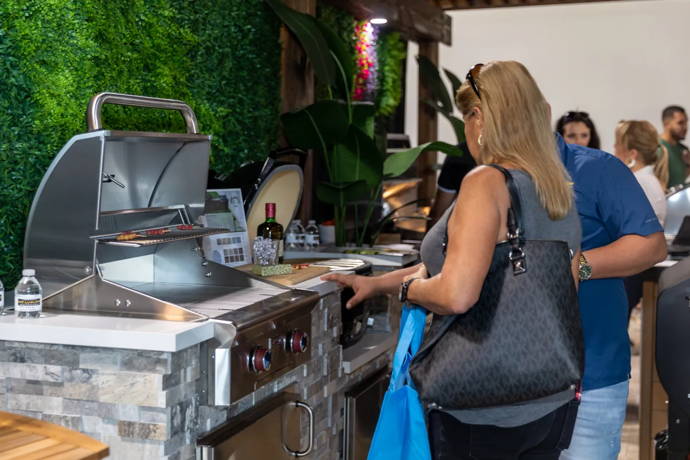Why Outdoor BBQ Kitchen and Pergola Companies Should Exhibit at The Home Design and Remodeling Show