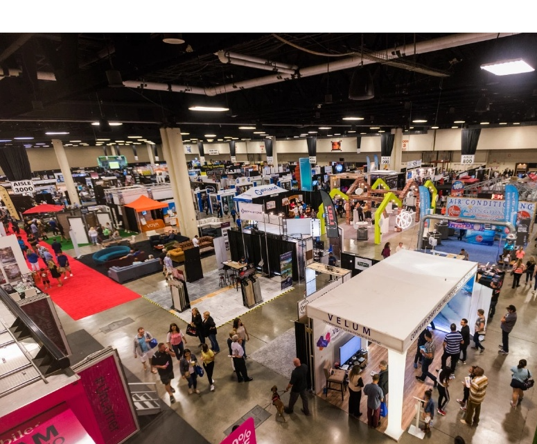 Palm Beach home show floor with visitors at Allini and Paradise Exteriors booths across Aisles 400–600